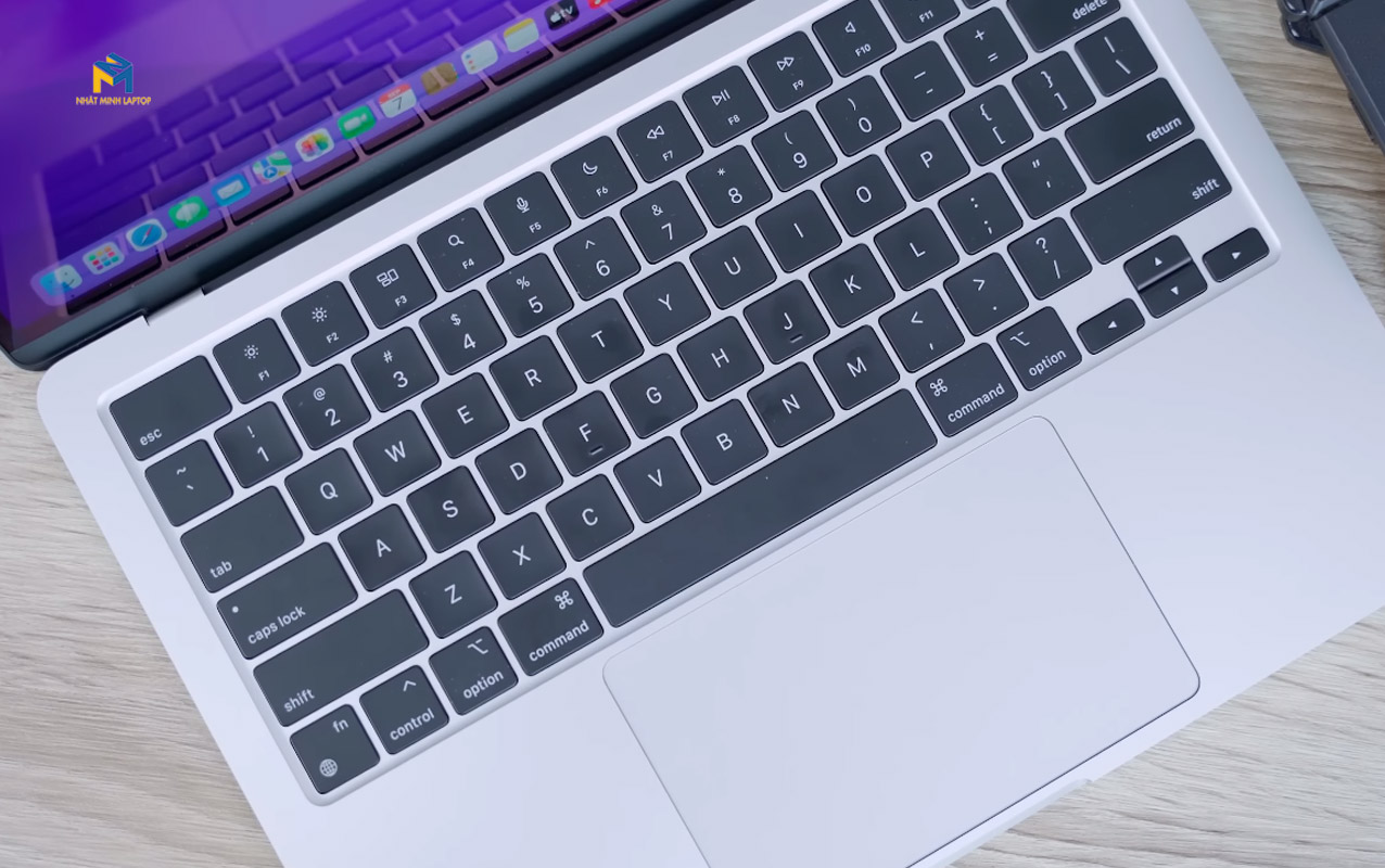 mua macbook air m2