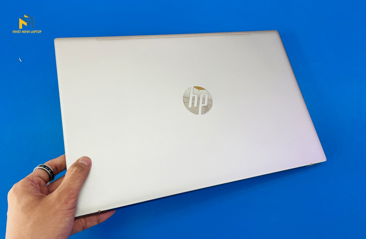 mua hp pavilion 15 eg2082tu