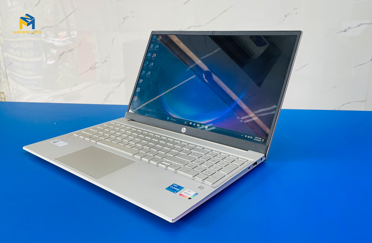 hp pavilion 15 eg2082tu giá