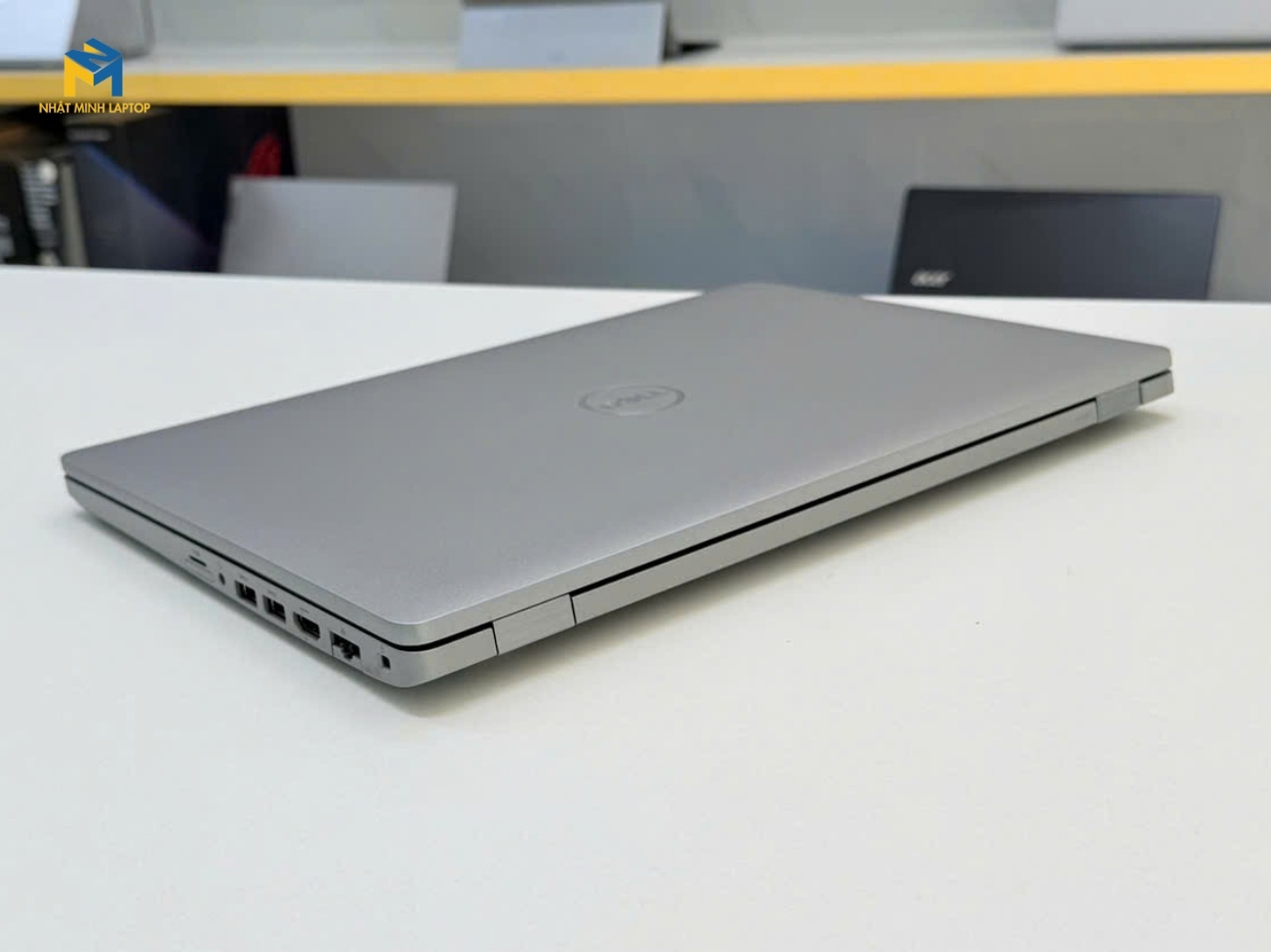 Thiết kế thanh lịch với màu Silver 