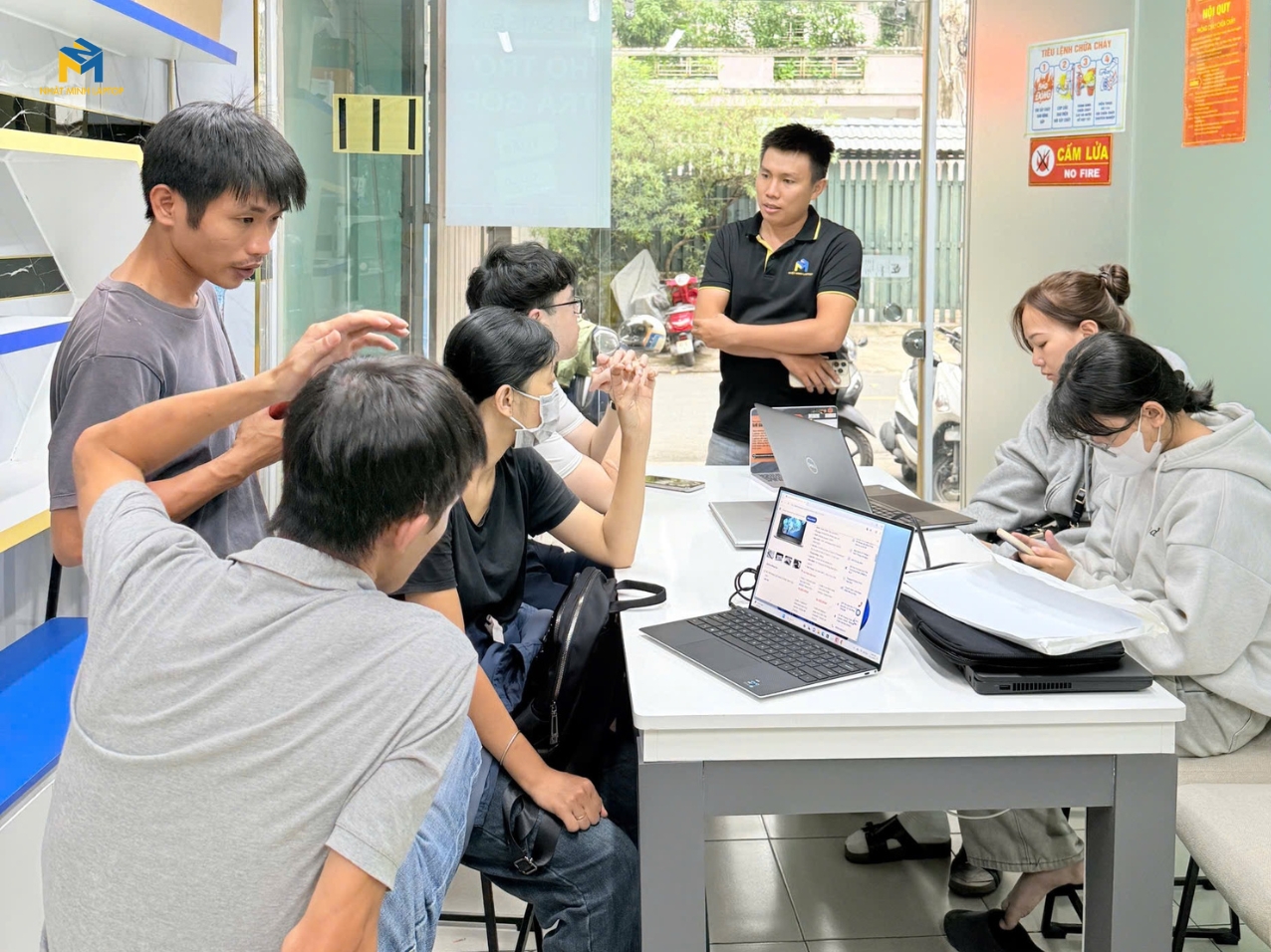 Địa chỉ có nhiều năm kinh doanh trong lĩnh vực Laptop - Uy tín chất lượng được đặt lên cao nhất